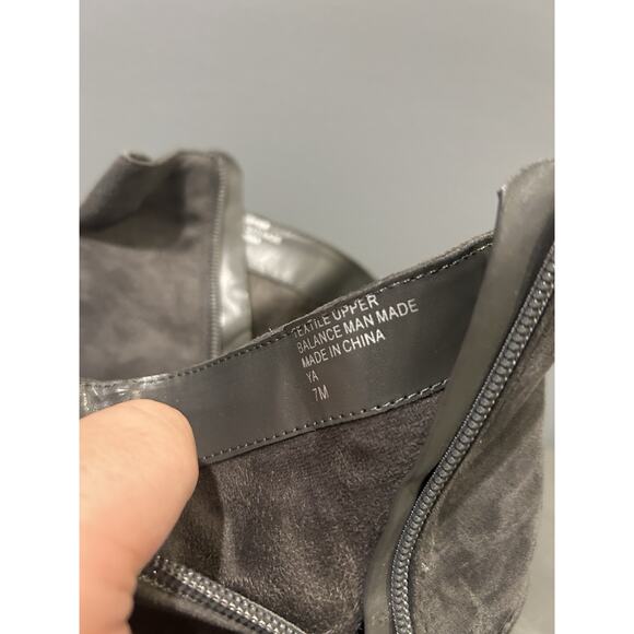 Charles by Charles David Gray Suede Chelsea block heel booties Size 7 - Picture 4 of 5